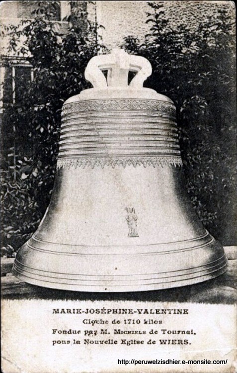 Nouvelle cloche pour l'église après l'incendie de 1910
