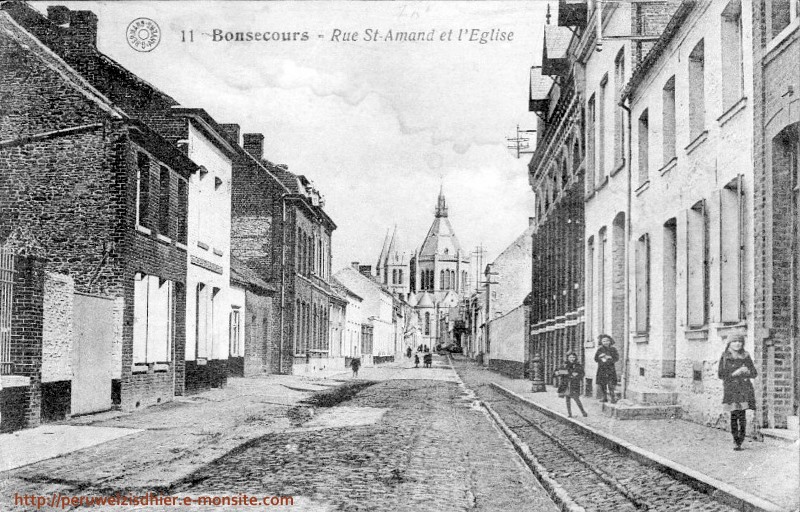 Rue de Saint-Amand vers l'église (1)
