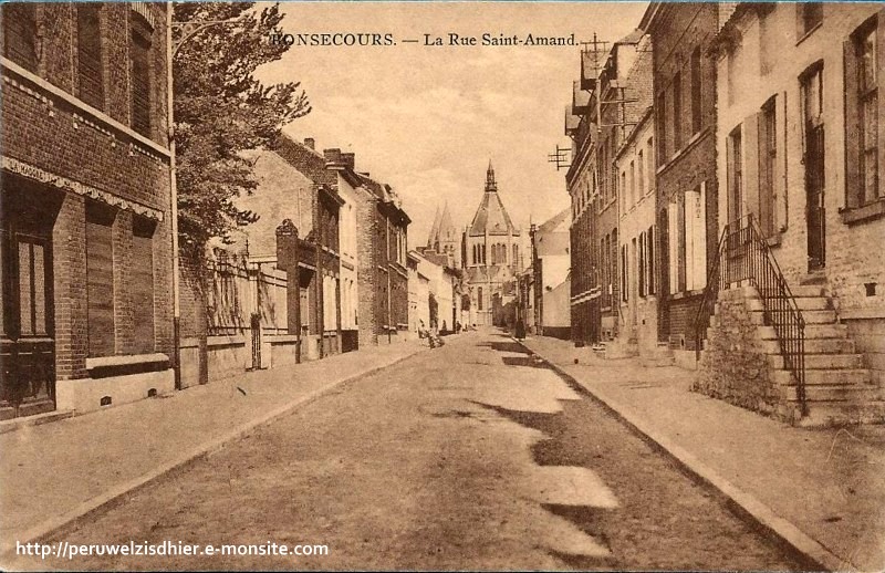 Rue de Saint-Amand vers l'église (2)