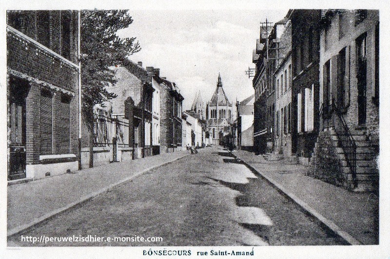 Rue de Saint-Amand vers l'église (3)